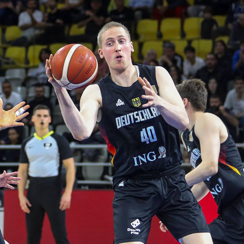 Collin Welp (r.) gab Anfang Dezember sein Länderspieldebüt für Deutschland. Vater Christian&nbsp; wurde 1993 Europameister.