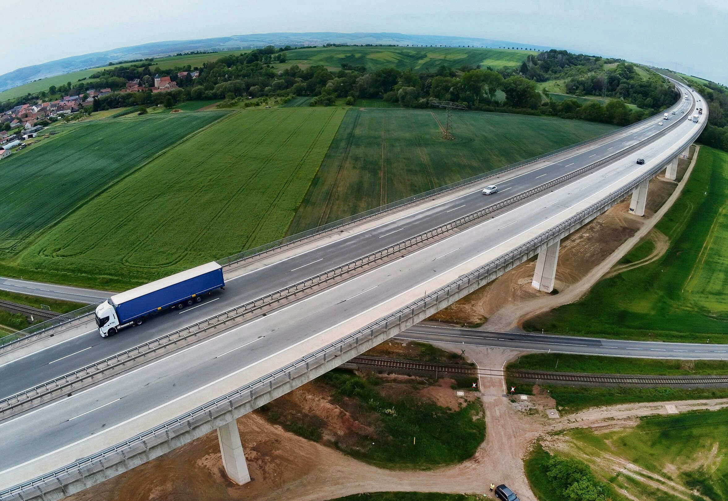 Suizid-Hotspot an A38: „Jede Unterschrift zählt“: Warum sich Viktoria Fricke weiter für Schutzmaßnahmen an der Thyratal-Brücke einsetzt