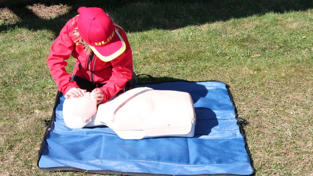 Auch die jüngsten Mitglieder üben bei der DLRG-Ortsgruppe Rübeland bereits mit der Beatmungspuppe Willi.