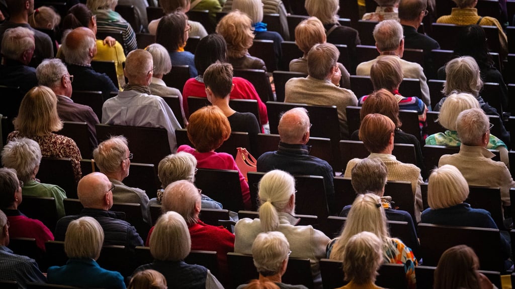 Destatis zufolge wächst die Zahl der 67-Jährigen und Älteren bis 2038 weiter. (Symbolbild)