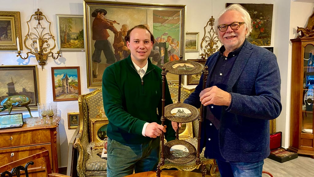 Friedrich Häusser – bekannt aus der ZDF-Sendung „Bares für Rares“ – und sein Sohn Henrik führen seit April 2025 ein Antiquitäten-Geschäft in Wernigerode.