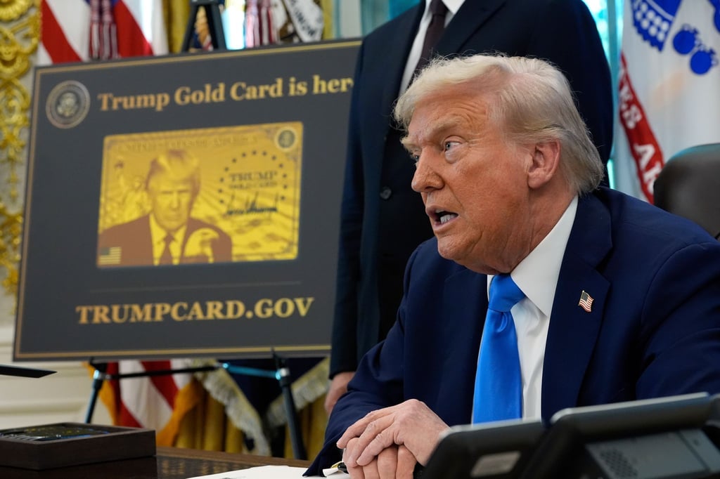 Das Konterfei des Präsidenten ist auch auf der „Trump Gold Card“ zu sehen.