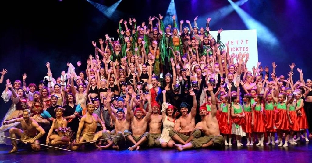 Das Ensemble von Tabea begeistert mit einer Neuinterpretation von "Dornröschen" in Halle.