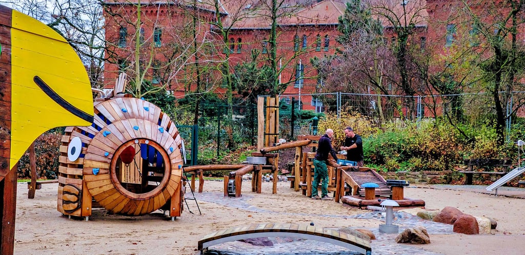 Gerade im Sommer dürften Wasser, Matsch und Spielgeräte viele Kinder aus der Wittenberger Innenstadt in ihren Bann ziehen.