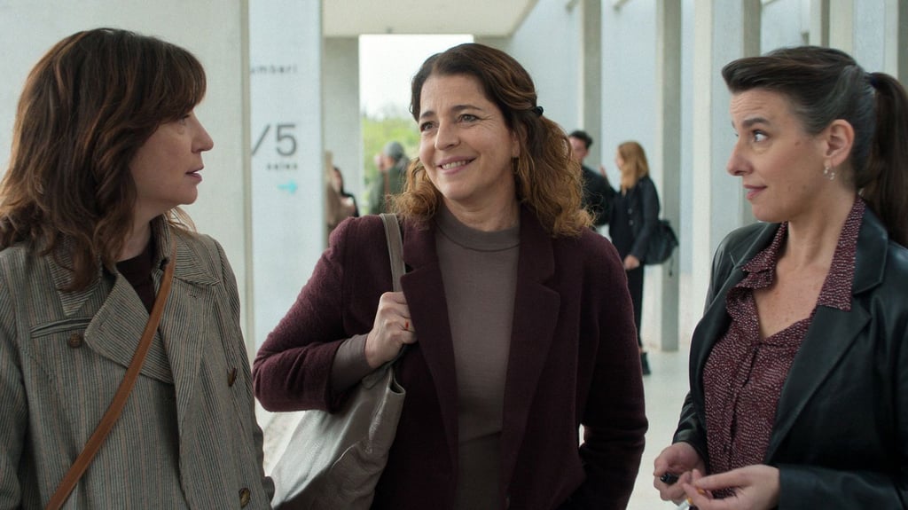 Eva (Nora Navas) gesteht ihren Freundinnen, dass sie nach 25 Ehejahren noch einmal die große Liebe spüren möchte... Szene des Films.