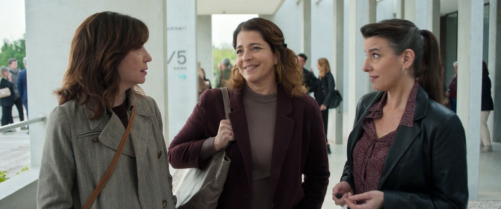 Eva (Nora Navas) gesteht ihren Freundinnen, dass sie nach 25 Ehejahren noch einmal die große Liebe spüren möchte... Szene des Films.