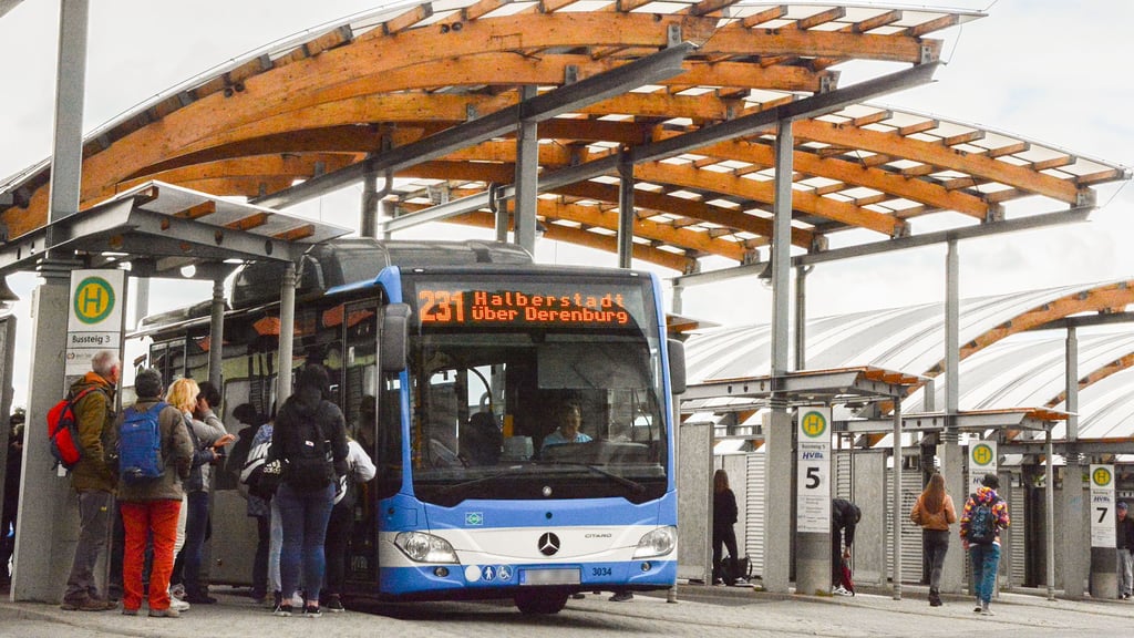 Ein Bus der Harzer Verkehrsbetriebe: Trotz stabiler Nachfrage warnt das Unternehmen vor einem wachsenden Defizit.