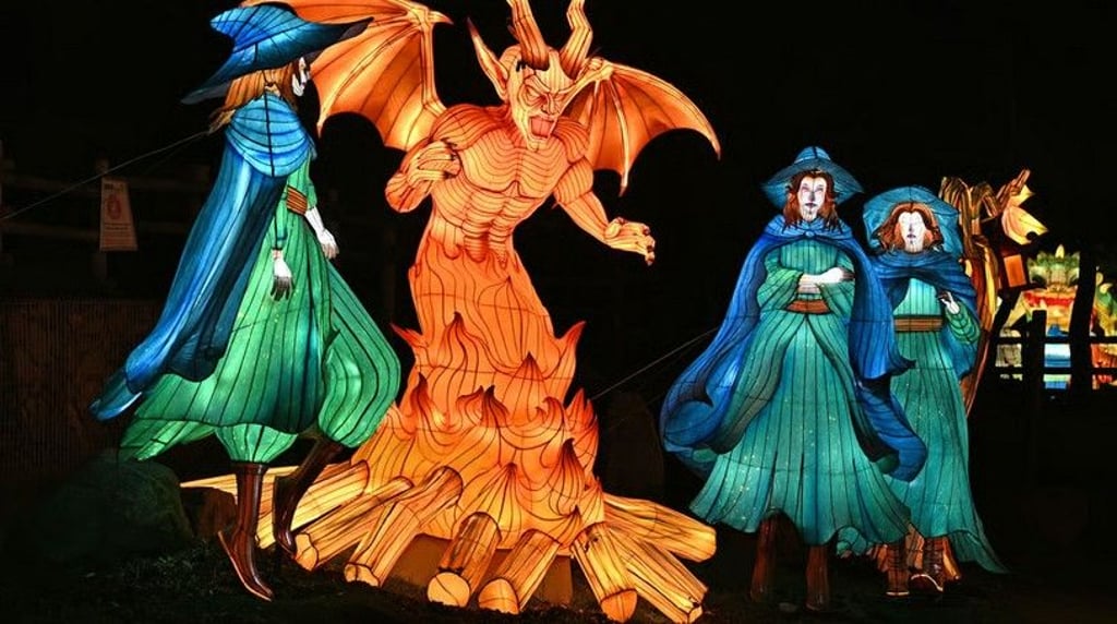 In der Lichterwelt im Bergzoo Halle gibt es mehr als 1.000 handgefertigte Lichtfiguren zu bestaunen.