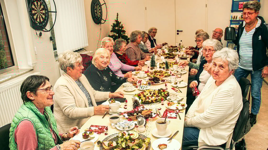 Im Quartiersmanagement in der Melkerstraße treffen sich die Senioren aus Osterburg  in diesen Tagen ein letztes Mal an ihrer Kaffeetafel.