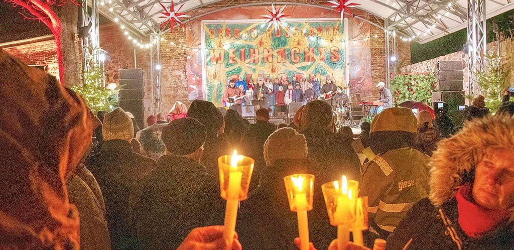 Das Weihnachtssingen am ersten  Advent auf der Wasserburg Roßlau fand großen Zuspruch. 