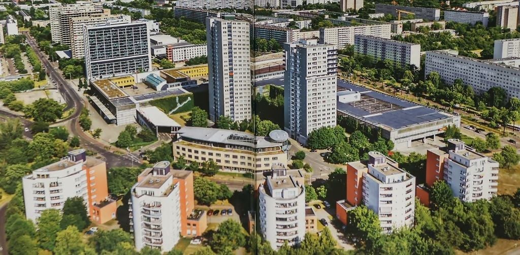 Von Westen: Hier hat Sven Wieder das Neustadt Centrum von oben fotografiert. Im Hintergrund sind die Scheiben-Hochhäuser zu sehen.