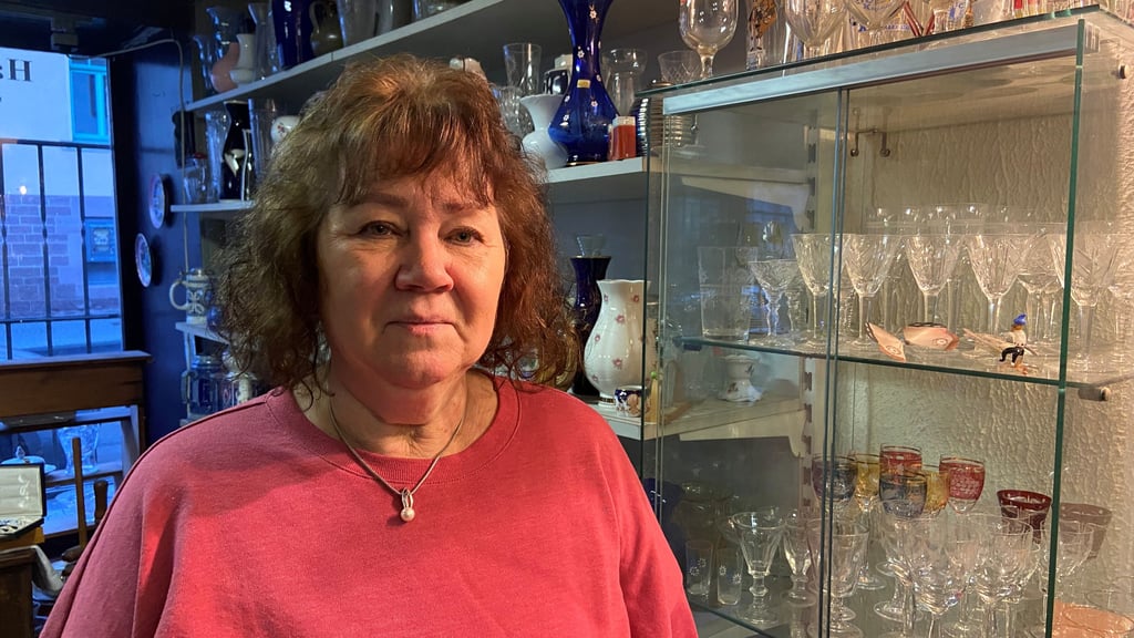 Antiquitätenhändlerin Hiller: Lederetui statt Taschenmesser