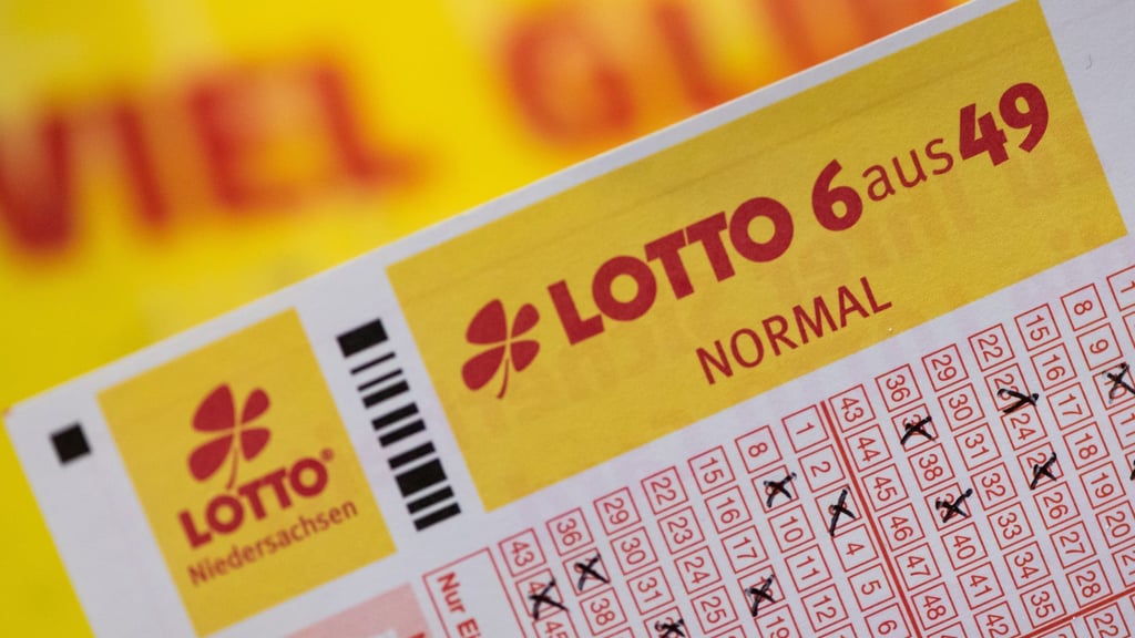 Ein Lotto-Spieler aus Magdeburg hat 100.000 Euro im Lotto gewonnen.
