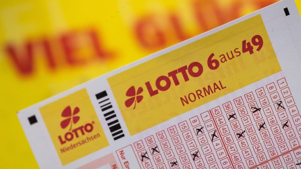Ein Lotto-Spieler aus Magdeburg hat 100.000 Euro im Lotto gewonnen.