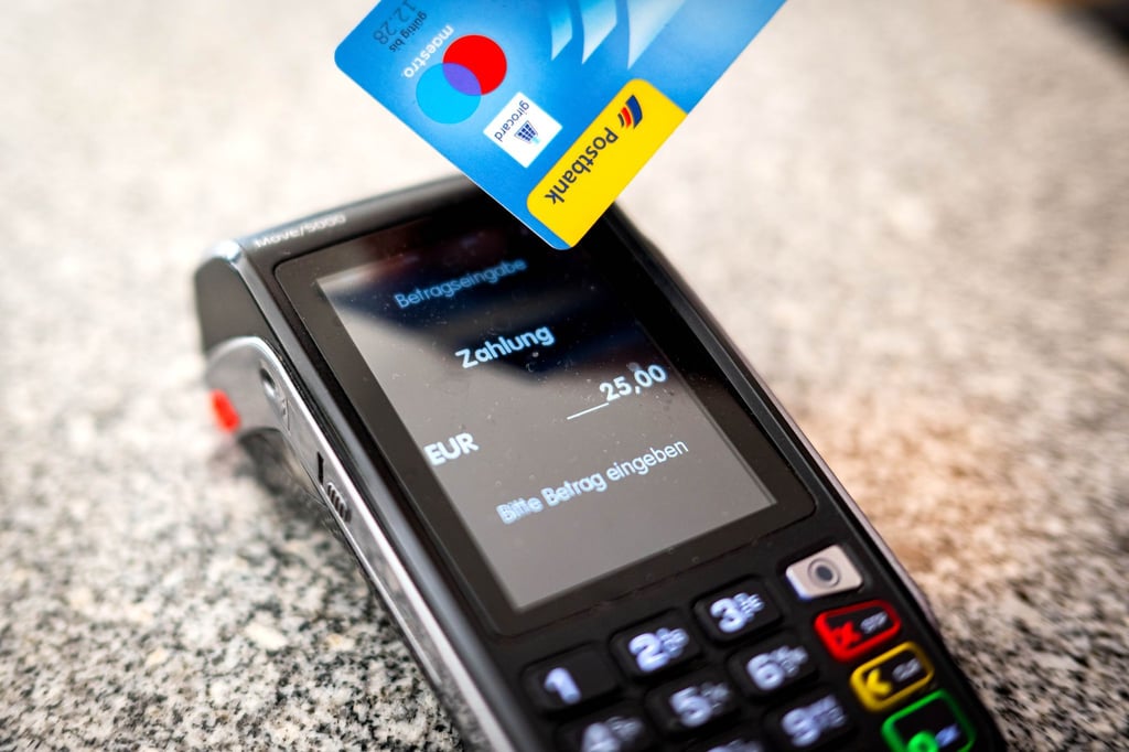 Die Polizei warnt vor Spendenzahlungen mit Karte im Supermarkt. (Symbolbild)