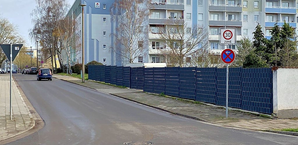 Parken in der Otto-Kohle-Straße ist auf den ersten 50 Metern, bis zur Hausnummer 19, nicht mehr erlaubt. 