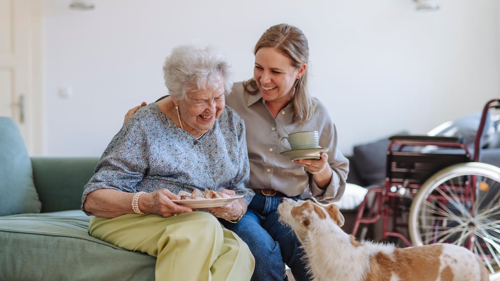 Selbstfürsorge nützt doppelt: Wer als pflegender Angehöriger gut auf sich selbst aufpasst, hat Energie, um für die pflegebedürftige Person da zu sein.