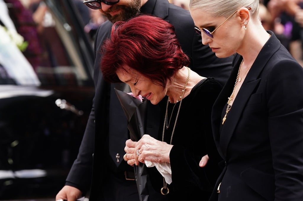 Sharon Osbourne (links) hat sich zu Warnungen von Ozyy Osbournes Ärzten kurz vor dessen letzter Show geäußert. (Archiv)