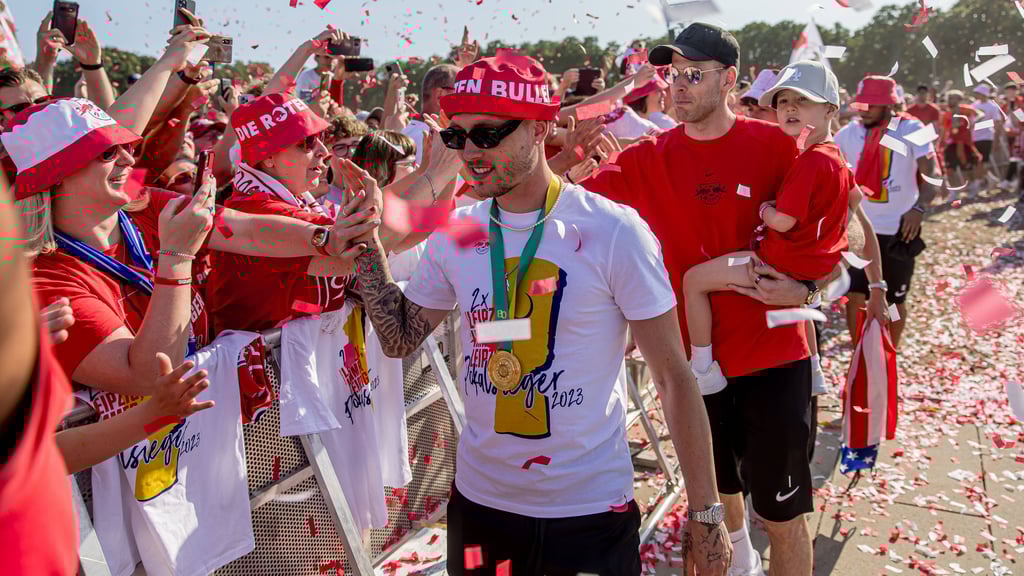 RB-Kapitän David Raum bei der Feier zum Gewinn des DFB-Pokals 2024