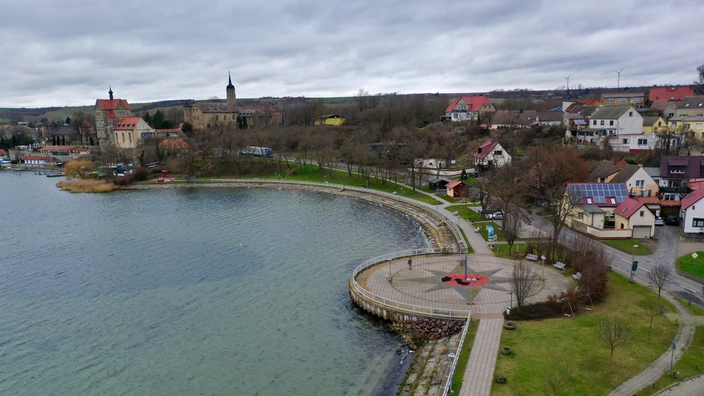 Blick auf die heutige Promenade in Seeburg am Süßen See in Sachsen-Anhalt. Viele Jahrzehnte sind dort Einheimische und Gäste flaniert. Jetzt soll das Areal deutlich aufgehübscht werden.&nbsp;