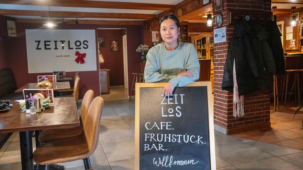 Kiev Ounh Duong in ihrem „Zeitlos“ in Roßlau. 