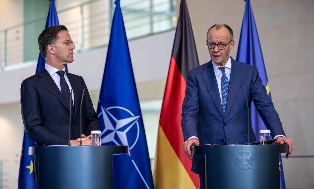 Kanzler Merz und Nato-Generalsekretär Rutte treten gemeinsam vor die Presse.