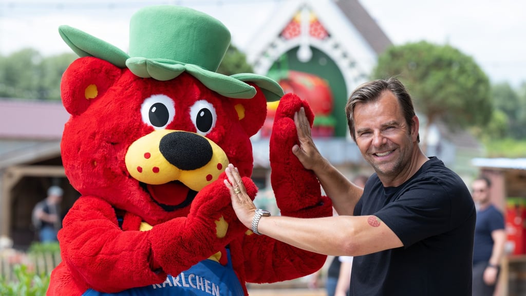 Die Erlebnisdörfer vom Erdbeeranbaubetrieb Karls sind vor allem im Norden und Osten bei Familien beliebt. (Archivbild)