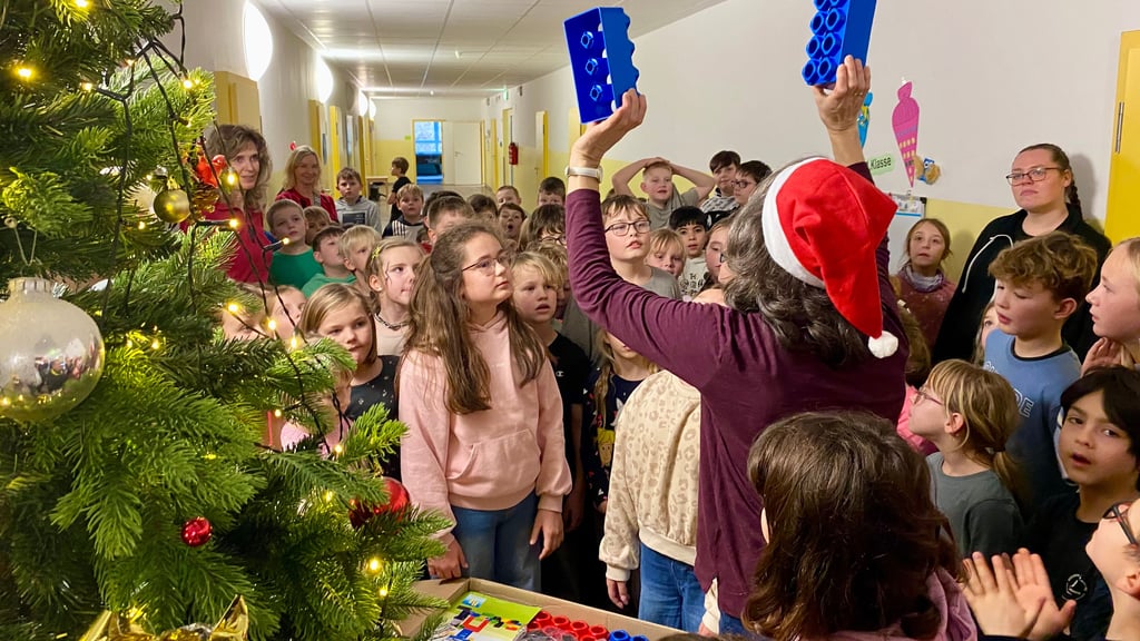 Die ersten Geschenke gab es für den Hort in Güsen bereits.