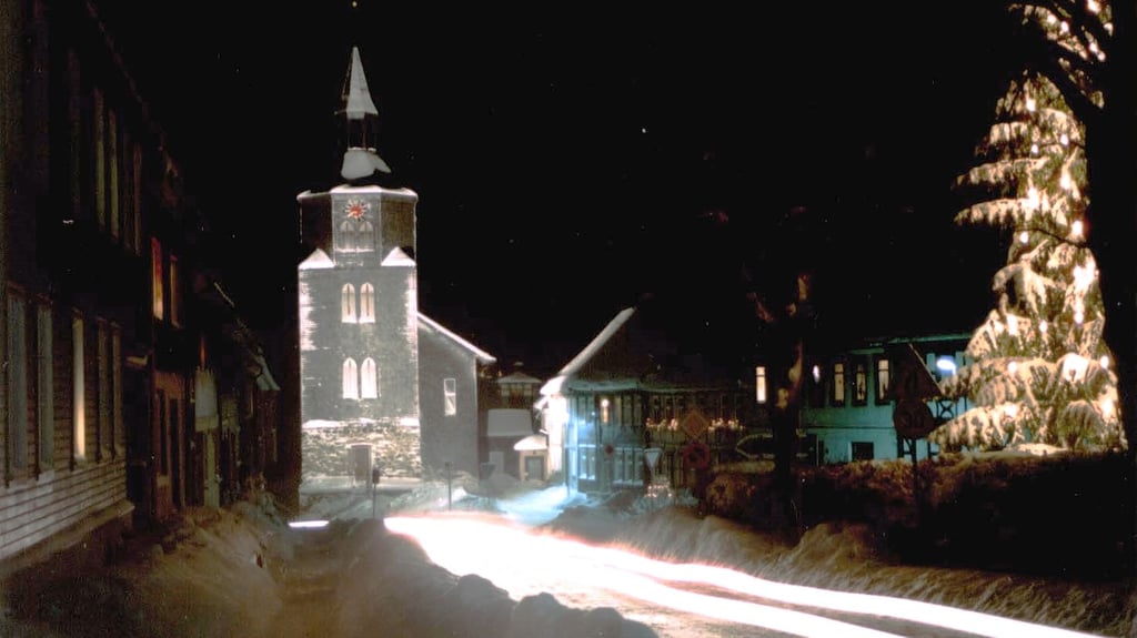 Die St. Laurentiuskirche in Benneckenstein bei Schnee.