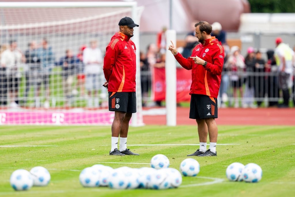 Arbeitet weiter mit Kompany zusammen: Assistenzcoach Maric (r). (Archivbild)