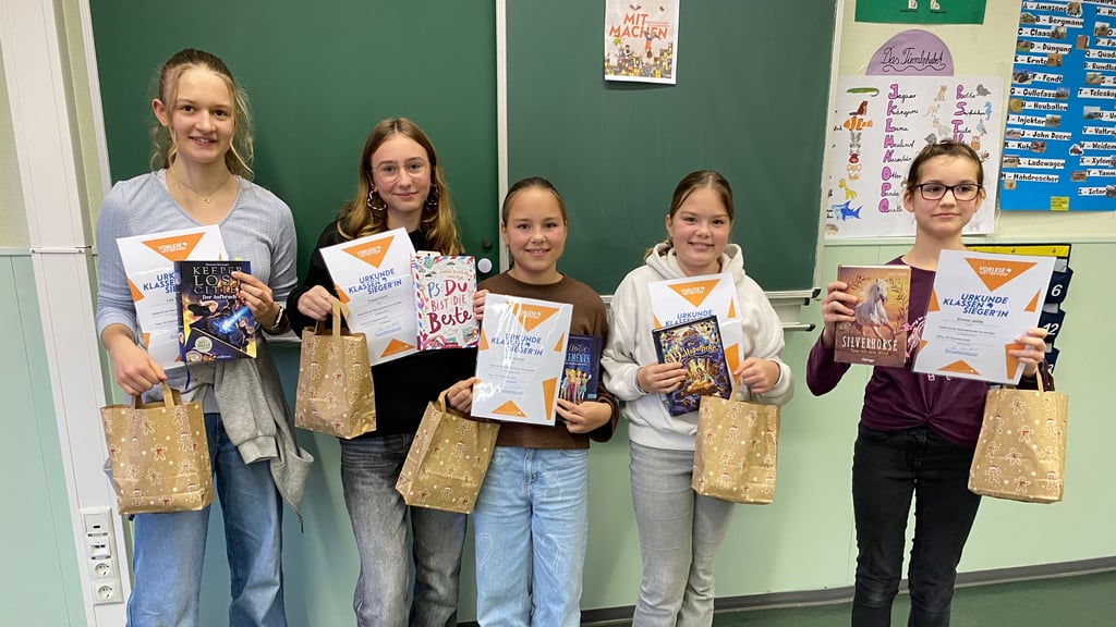 Die fünf Finalisten des Lesewettbewerbs an der Sekundarschule in Parey.