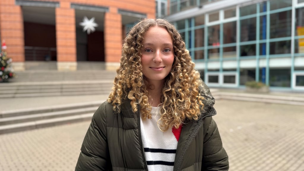 Charlotte Koch kümmert sich im Abiballkomitee des Martineums Halberstadt um die Finanzen.