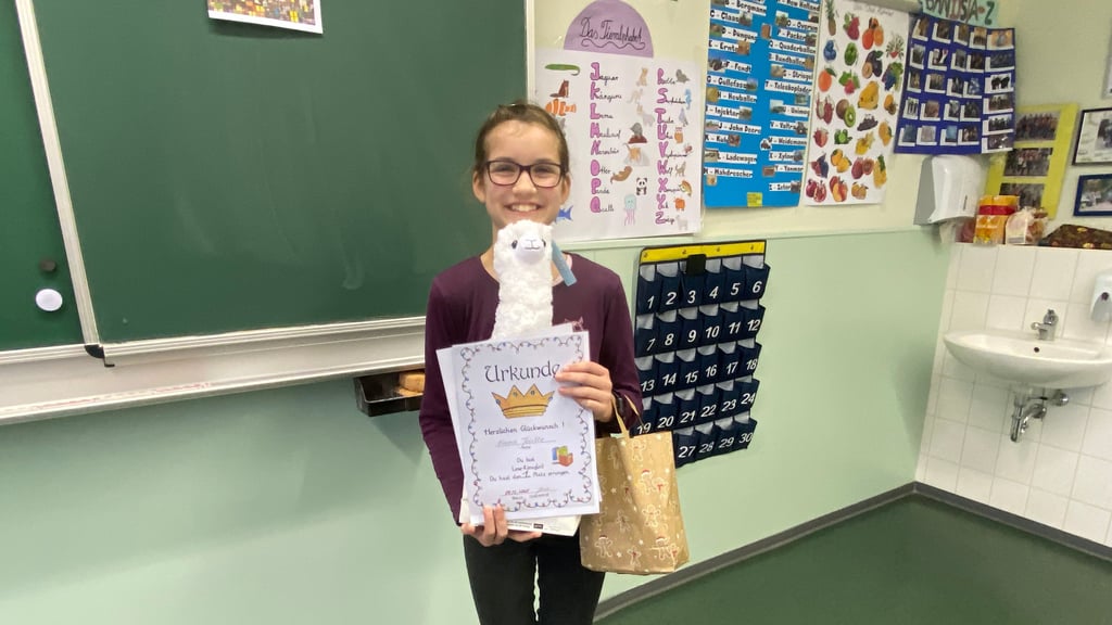 Emma Jelitte darf sich neue Lesekönigin an der Pareyer Sekundarschule nennen.
