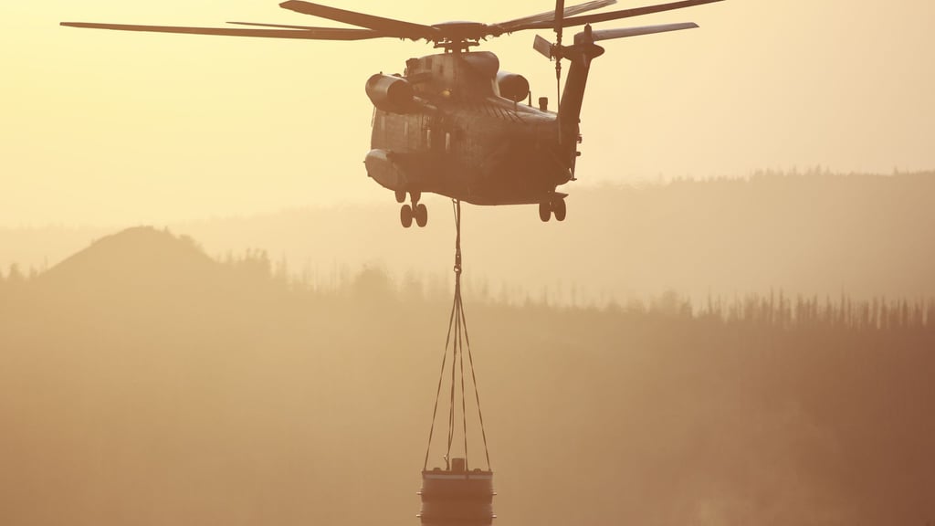 Beim Waldbrand am Brocken im Herbst 2024 unterstützte die Bundeswehr die Löscharbeiten, die Stadt Wernigerode übernimmt nun die Kosten (Archivbild)