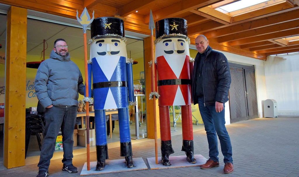 Ronny Böltzig (li.) hat den Vorsitz des  Heimatvereins Anfang 2025 von seinem Schwiegervater Mario Böltzig übernommen.