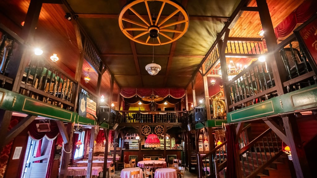Auch dem Saloon in der Westernstadt Old Texas Town droht der Abriss. (Archivbild)