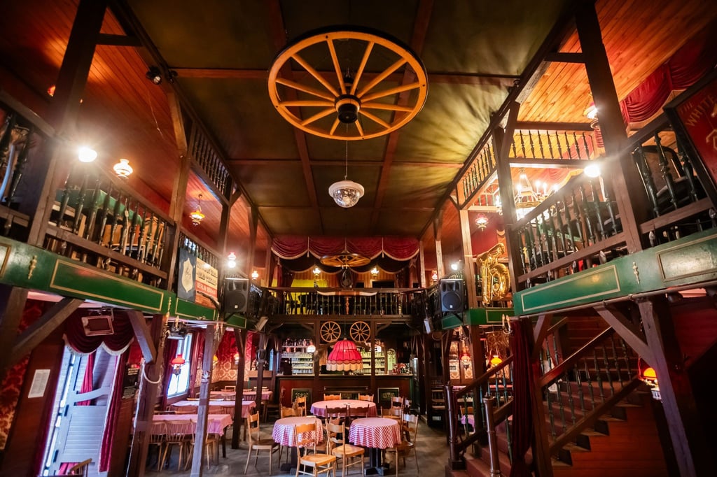 Auch dem Saloon in der Westernstadt Old Texas Town droht der Abriss. (Archivbild)