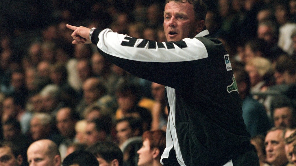 Trainer Lothar Doering holte 1993 mit den deutschen Handballerinnen den WM-Titel.
