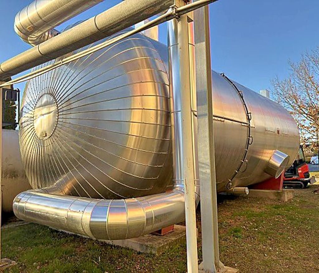 Der Pufferspeicher von Köthen Energie fasst 100 Kubikmeter Wasser für das Fernwärmenetz in der Rüsternbreite. 