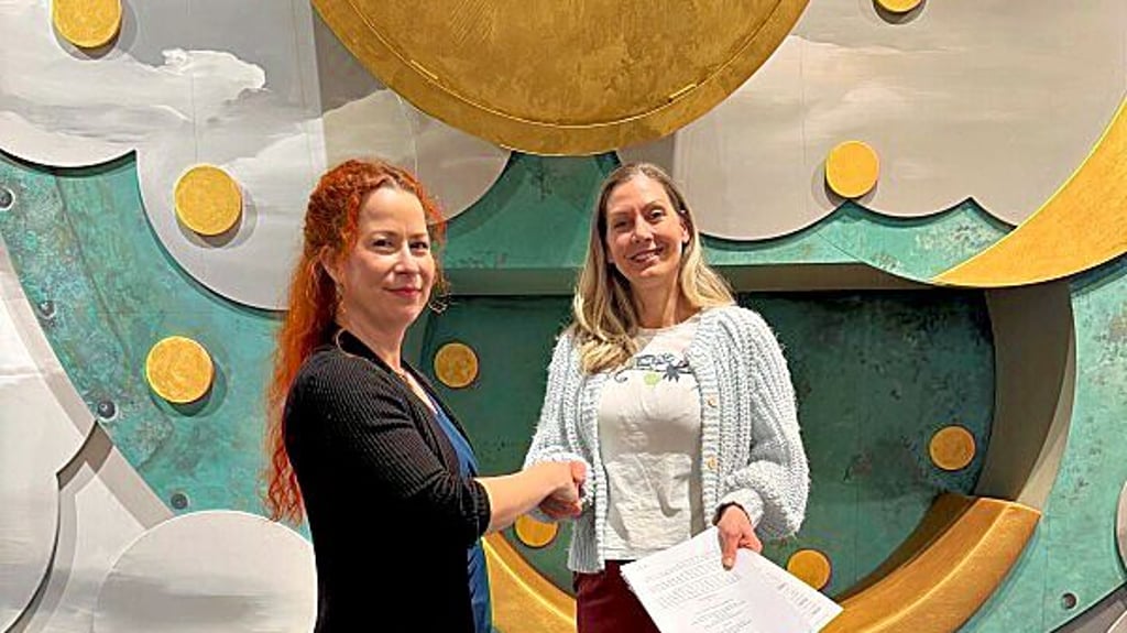 „Arche“-Mitarbeiterin Doris Wollenberg (l.) und Ulrike Kappis, neue Pächterin des Panorama-Cafés. 