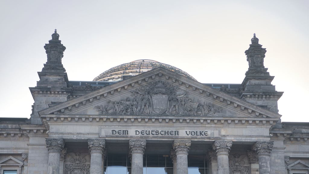 Im zurückliegenden Bundestagswahlkampf tauchten immer wieder Falschnachrichten auf. (Symbolbild)