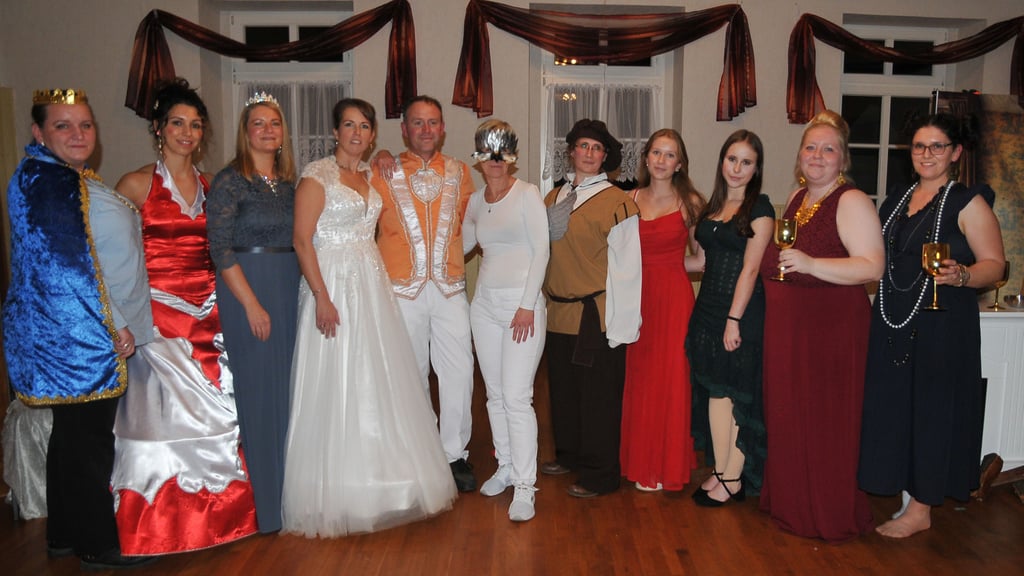 Die Theatergruppe hat in diesem Jahr das Märchen vom Aschenputtel aufgeführt. Der Erlös kommt dem Hort der Grundschule „Goldene Aue“ in Wallhausen zugute. 