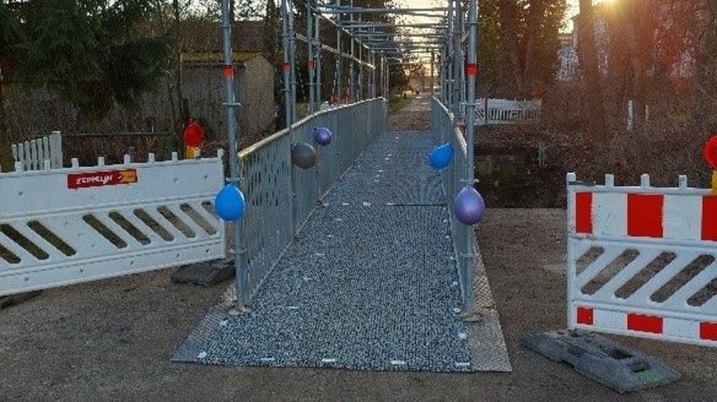 Ab sofort kann die neue Brücke in der Parkstraße in Parchen genutzt werden.