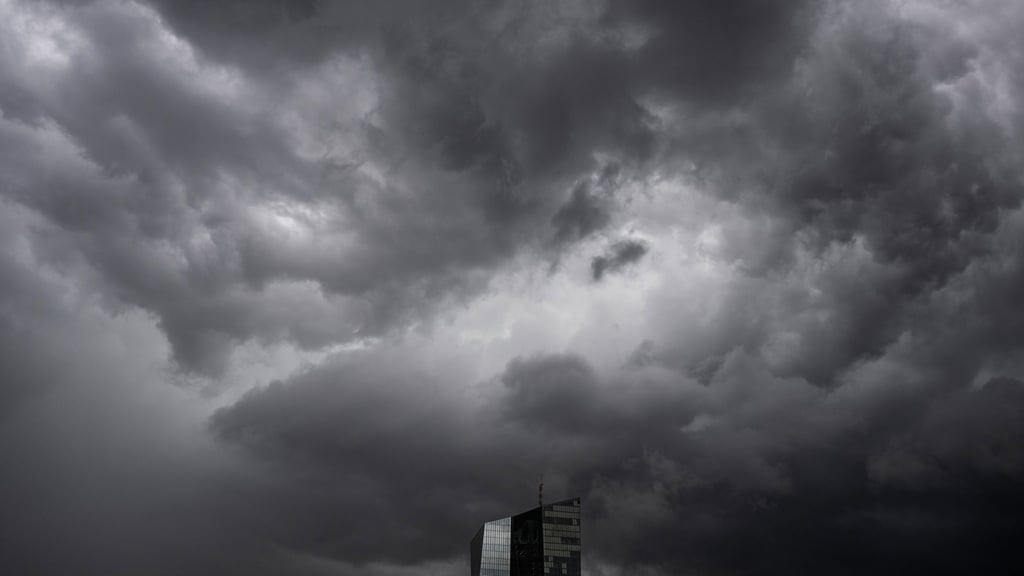 Die Bankenaufsicht der Europäischen Zentralbank (EZB) nimmt regelmäßig die Krisenfestigkeit großer Banken im Euroraum unter die Lupe. (Symbolbild)
