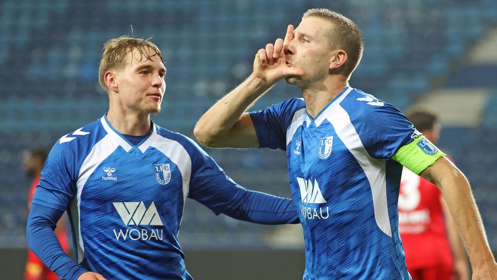 Robert Leipertz (rechts) nimmt seine Rolle im Regionalliga-Team des 1. FC Magdeburg vorbildlich an.