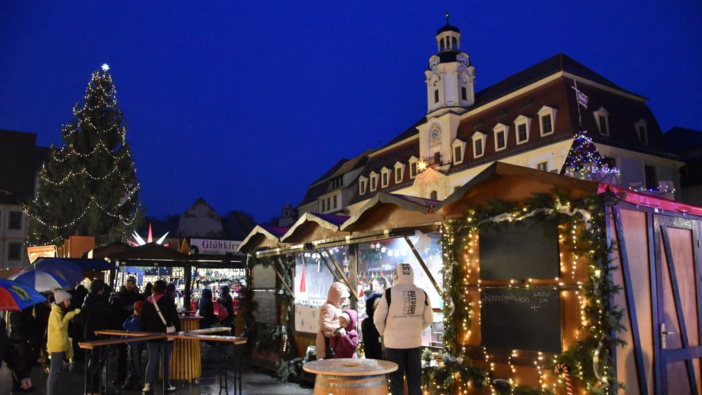 Mit 25 Euro kann man sich auf dem Weißenfelser Weihnachtsmarkt einiges leisten.