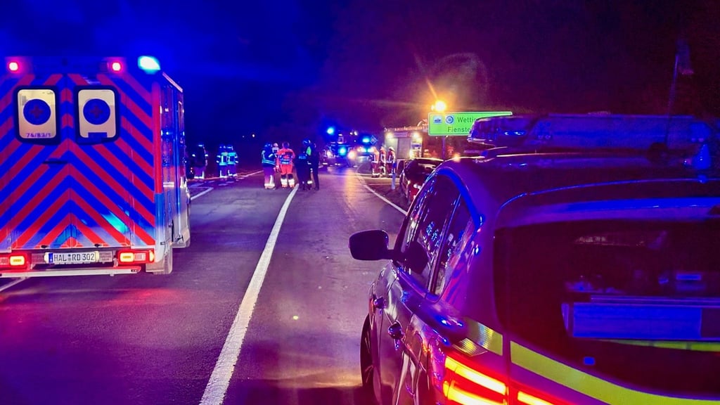 Die Kreuzung musste nach dem Unfall in alle Richtungen gesperrt werden.