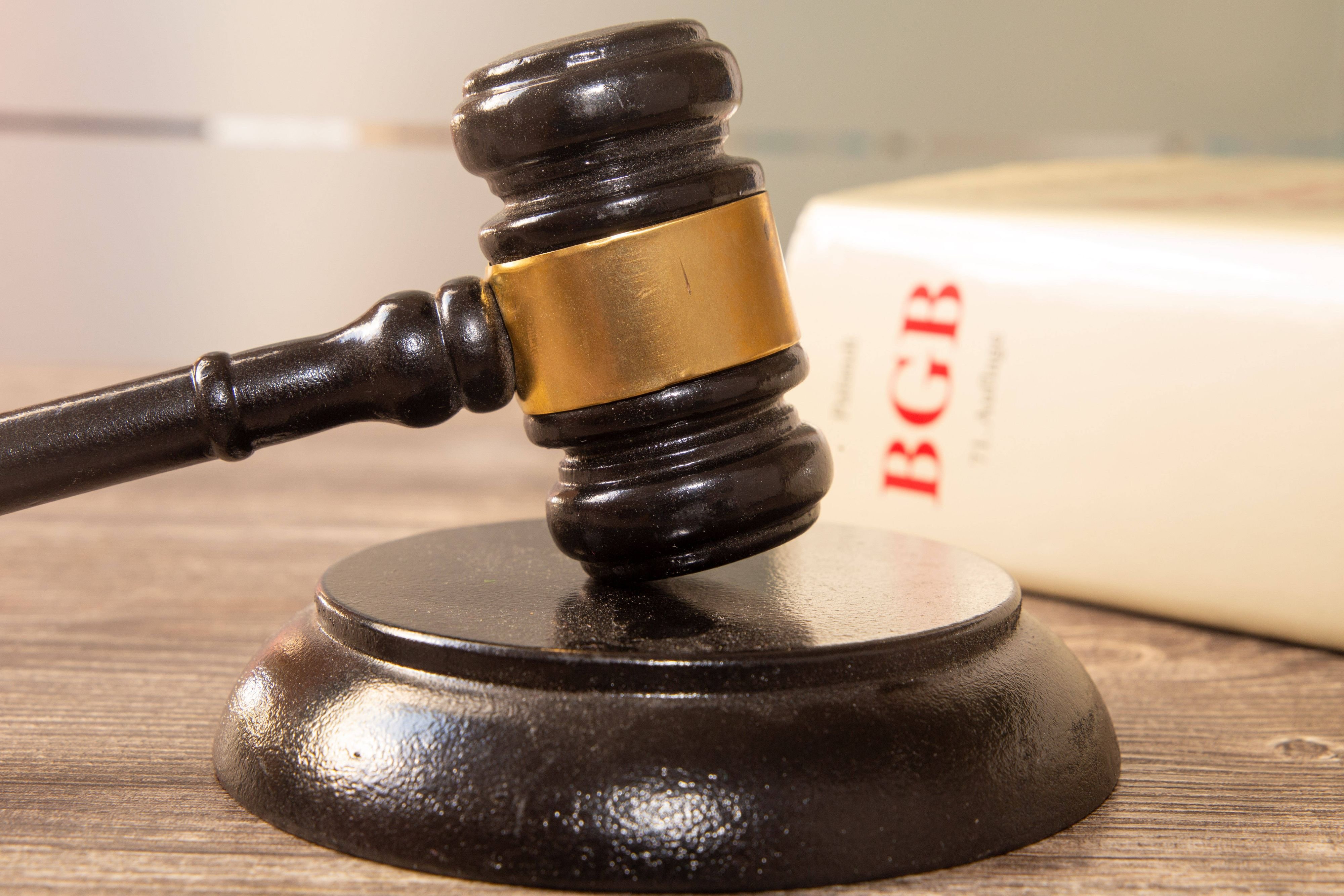 Rechtsprechung in Sachsen-Anhalt: Was passiert, wenn Angeklagte nicht vor Gericht erscheinen?