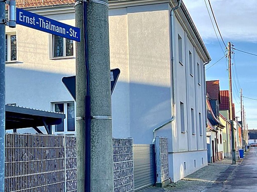 Unter anderem der Name „Ernst-Thälmann-Straße“ steht in der Kritik. 