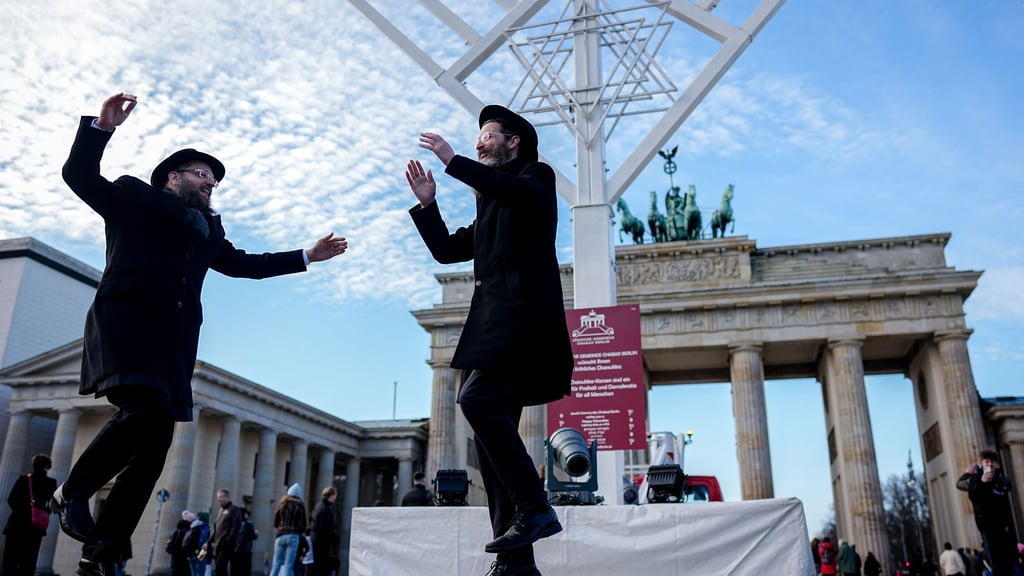 Eingeweiht: Der Chanukka-Leuchter am Brandenburger Tor